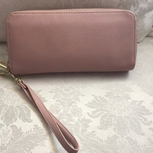 Pale pink wallet with gold zippers 💕